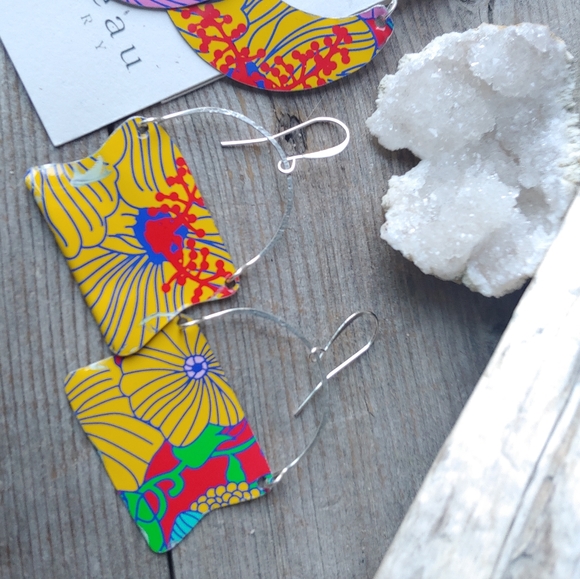 SOLD Upcycled LUSH Bathbomb Tin Earrings - Picture 7 of 9